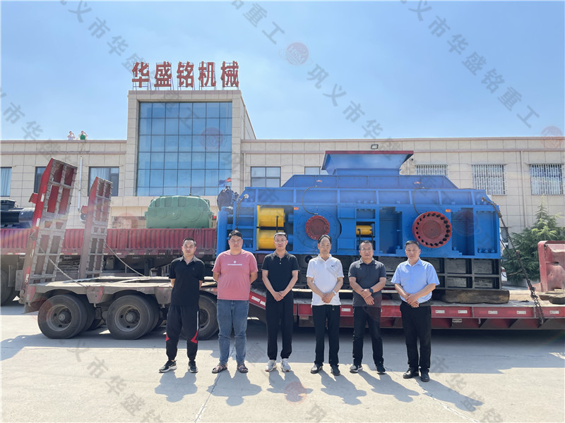 2PGY2000x1200全自動(dòng)液壓對(duì)輥破碎機(jī)發(fā)往鉬都--洛陽(yáng)欒川
